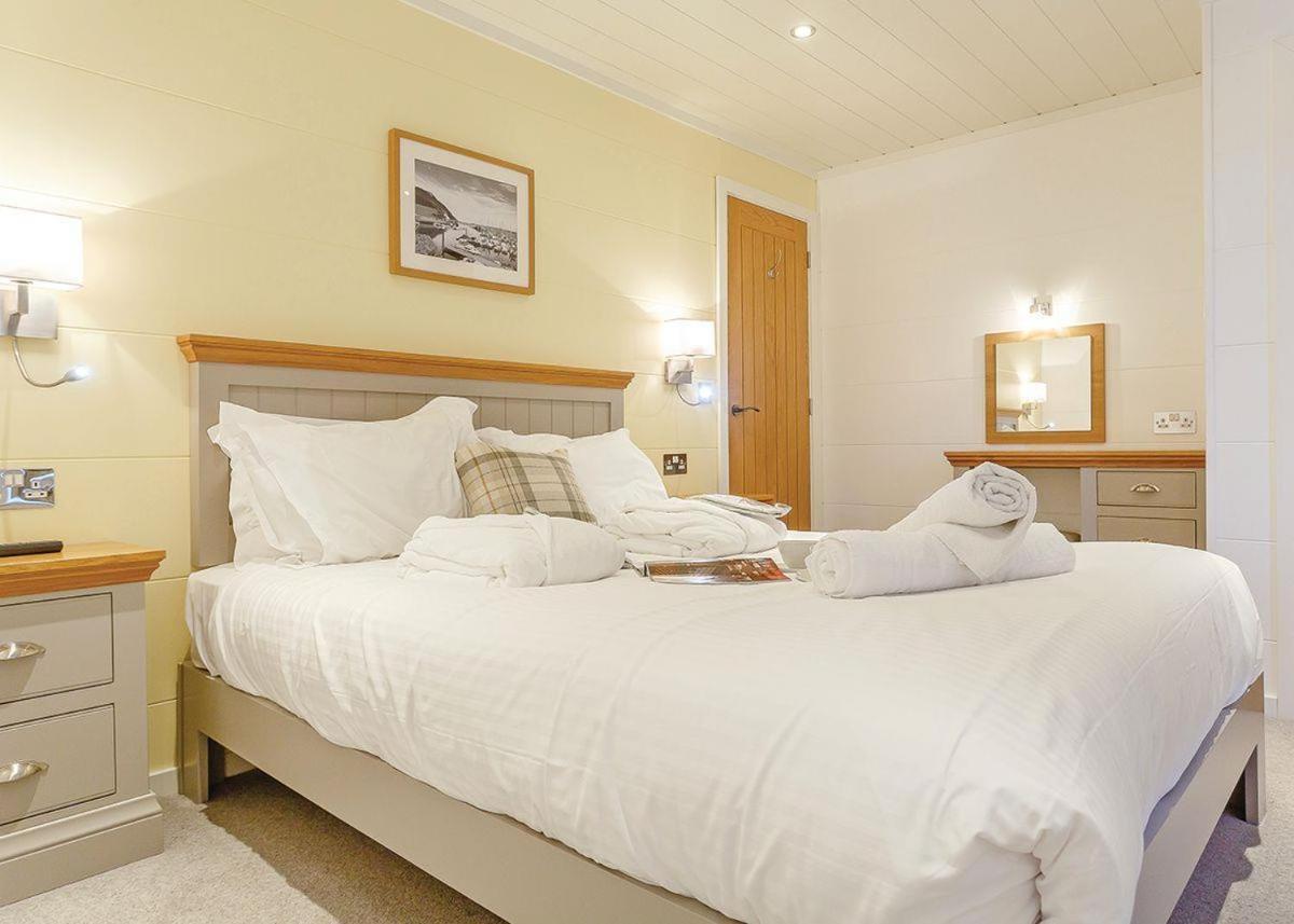 Hawkchurch Resort And Spa Экстерьер фото