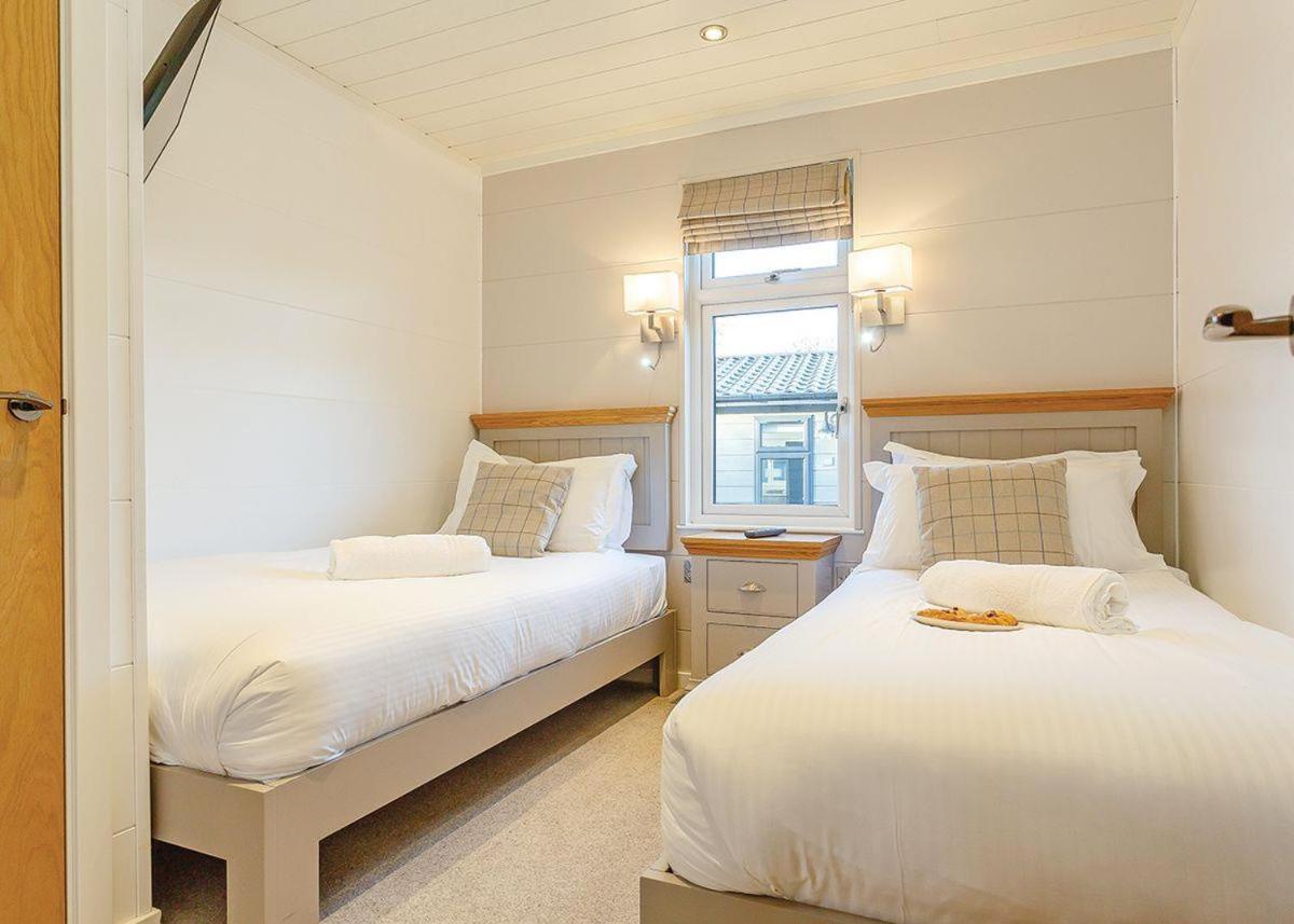 Hawkchurch Resort And Spa Экстерьер фото