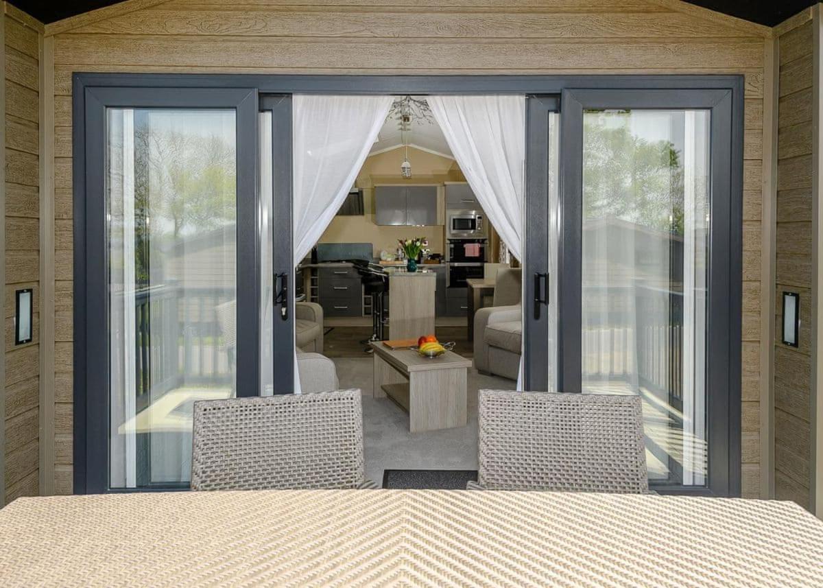 Hawkchurch Resort And Spa Экстерьер фото